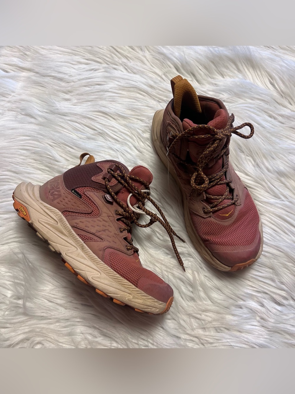 Hoka One One Women's Wanacapa 2 Mid GTX in Rust and Pink